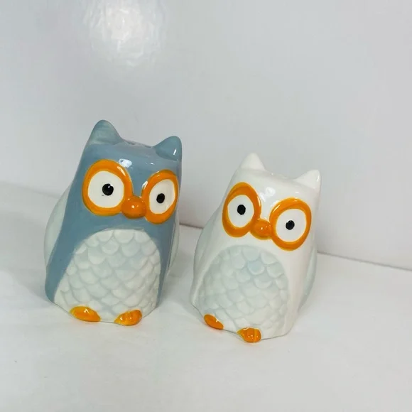 Ceramic Owl Figurine Salt And Pepper Shakers Grey White and Orange - Picture 5 of 5
